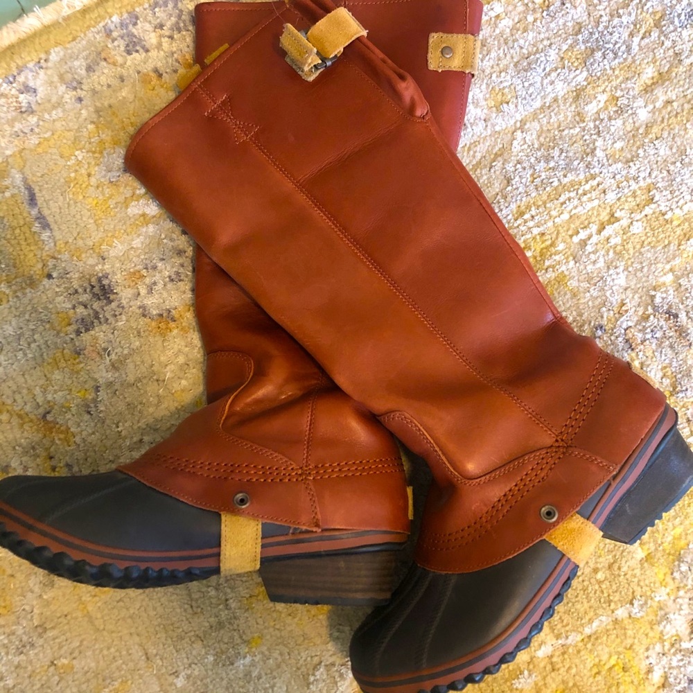 STUNNING CINNAMON SOREL SLIMPACK size 9 LEATHER
